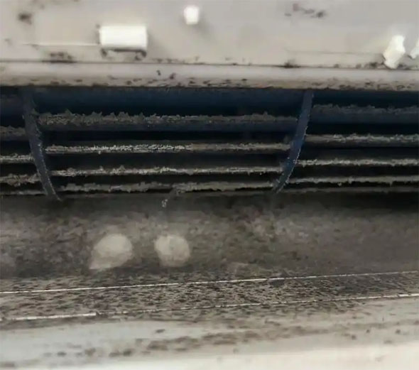 孟连空调吹的风有股烧焦味是怎么回事